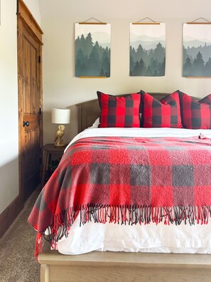 3 bedrooms, desk, iron/ironing board, free WiFi