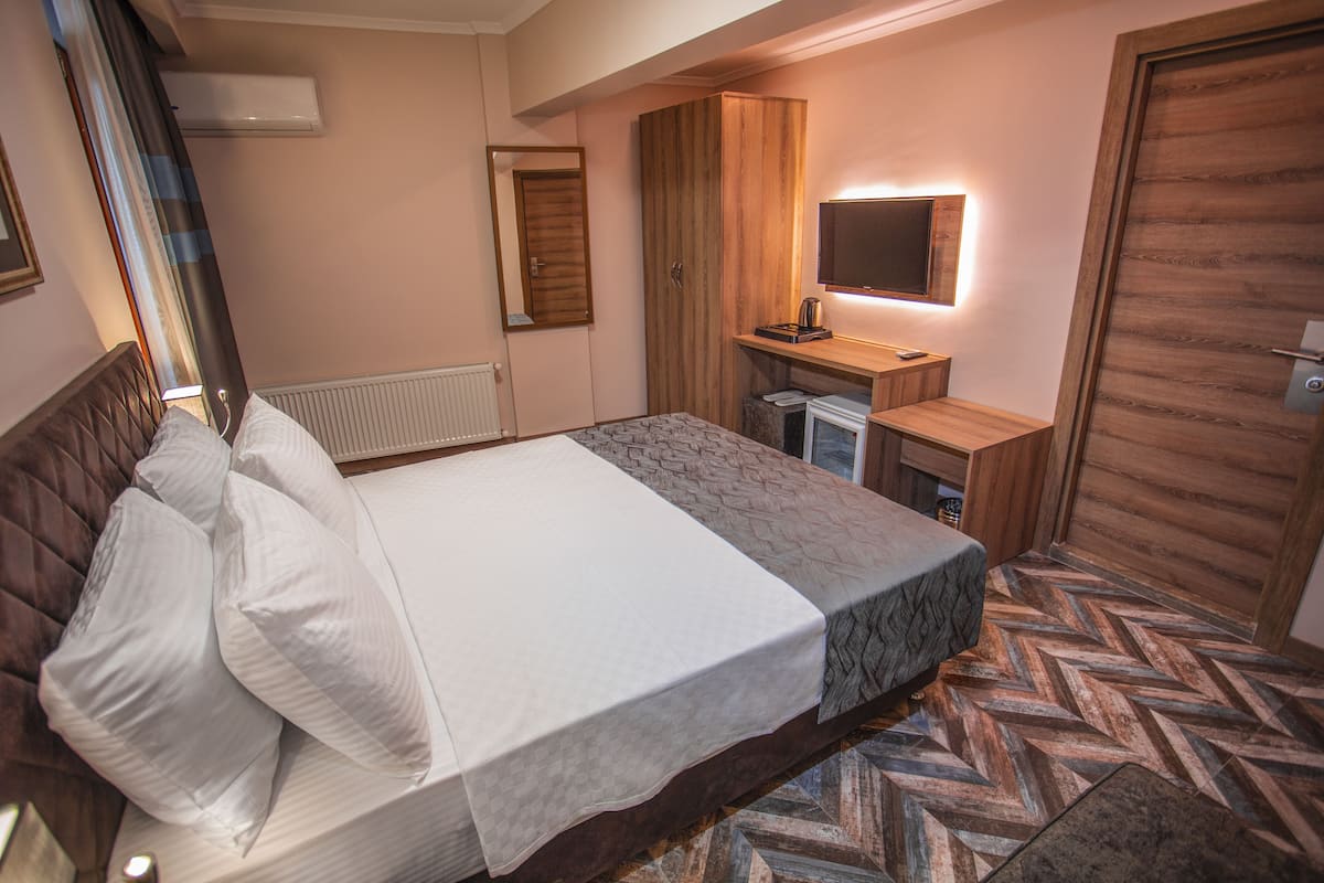 egyptian cotton sheets, premium bedding, memory-foam beds, free minibar