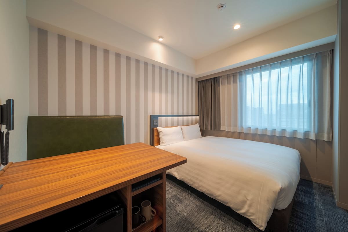 Deluxe Single Room, Non Smoking | Gebar bulu kapas, ruang kerja komputer riba, kalis bunyi