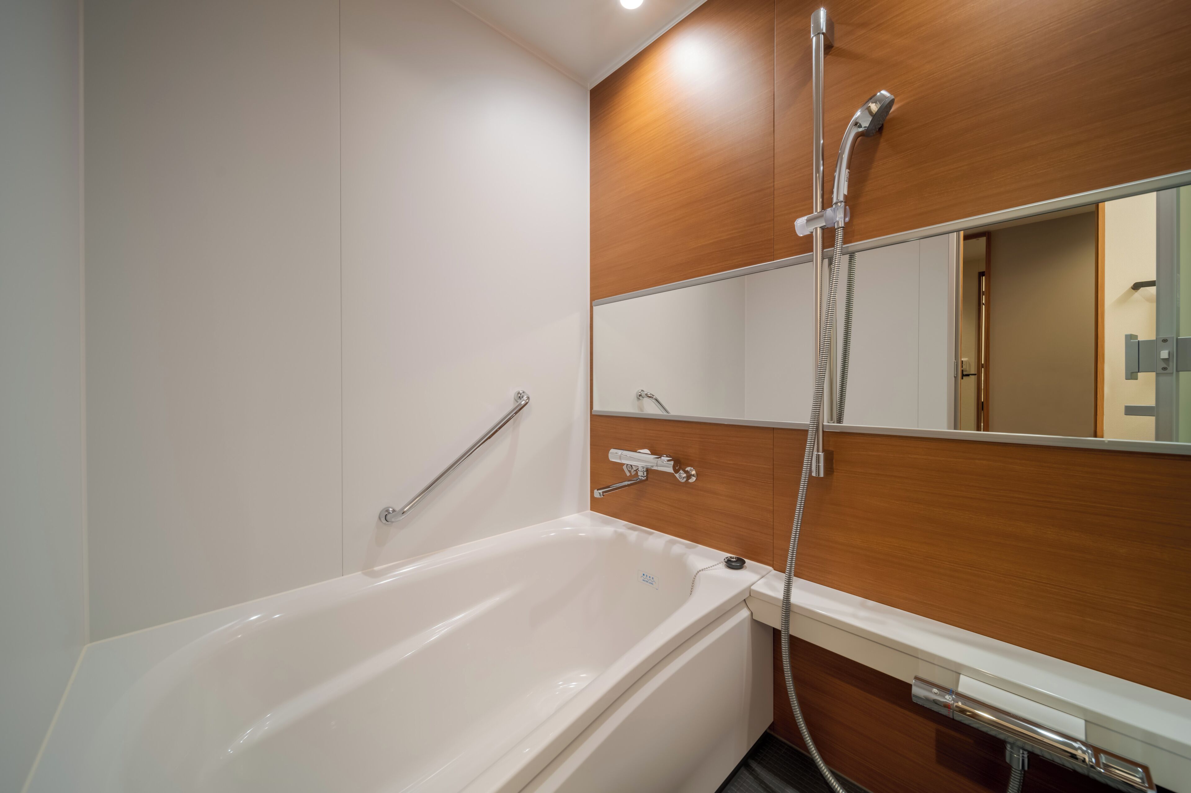 twin room, non smoking | bathroom | free toiletries, hair dryer, slippers, electronic bidet