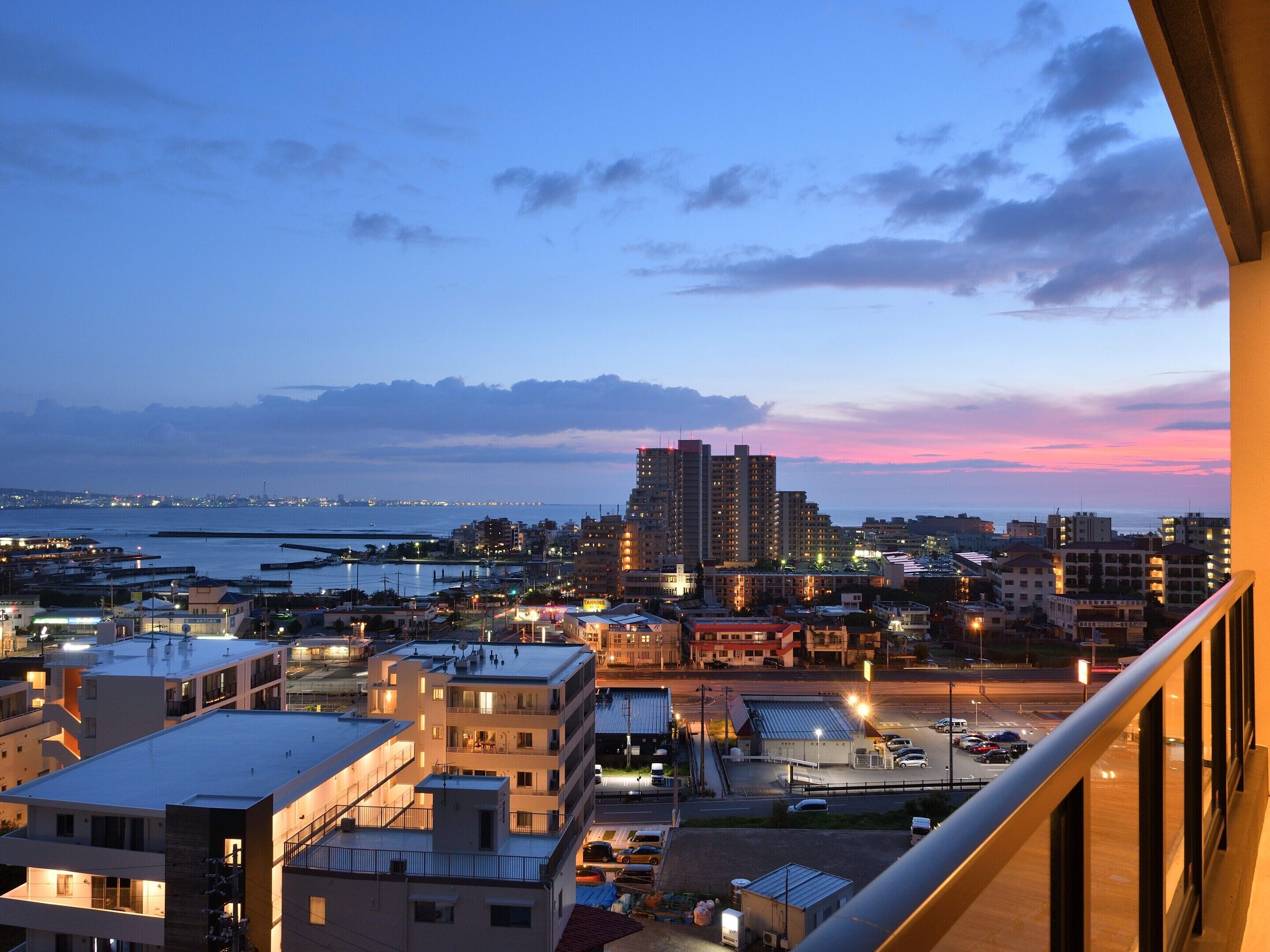 [Upper Floor] Royal Suite Condo, Non Smoking | Down comforters, blackout drapes, free WiFi, bed sheets