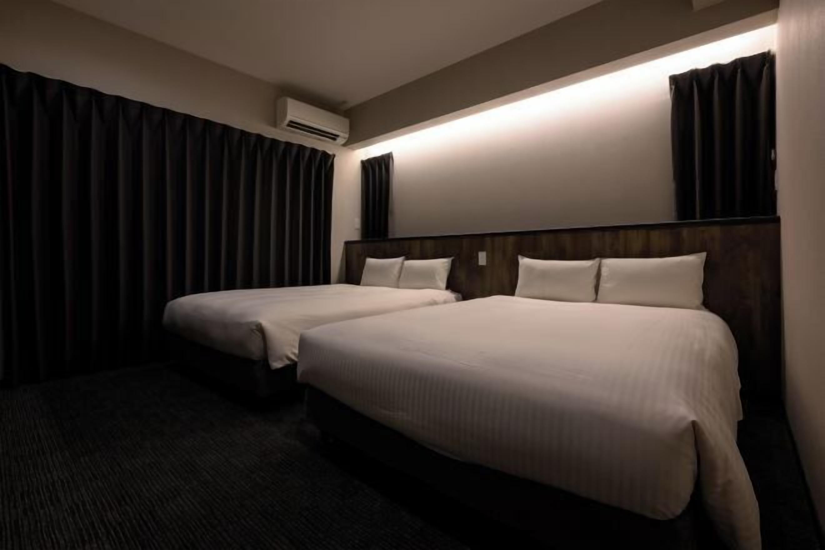 Couette en duvet d'oie, rideaux occultants, Wi-Fi gratuit, draps fournis