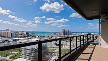 Royal suite, meerdere bedden, niet-roken (4 beds) | Uitzicht vanaf balkon
