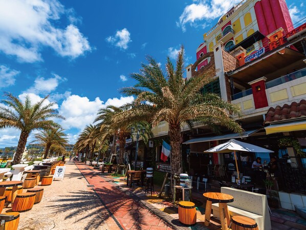 Shopping mall - THE HOTEL CHATAN by SUNREST RESORT (Chatan)