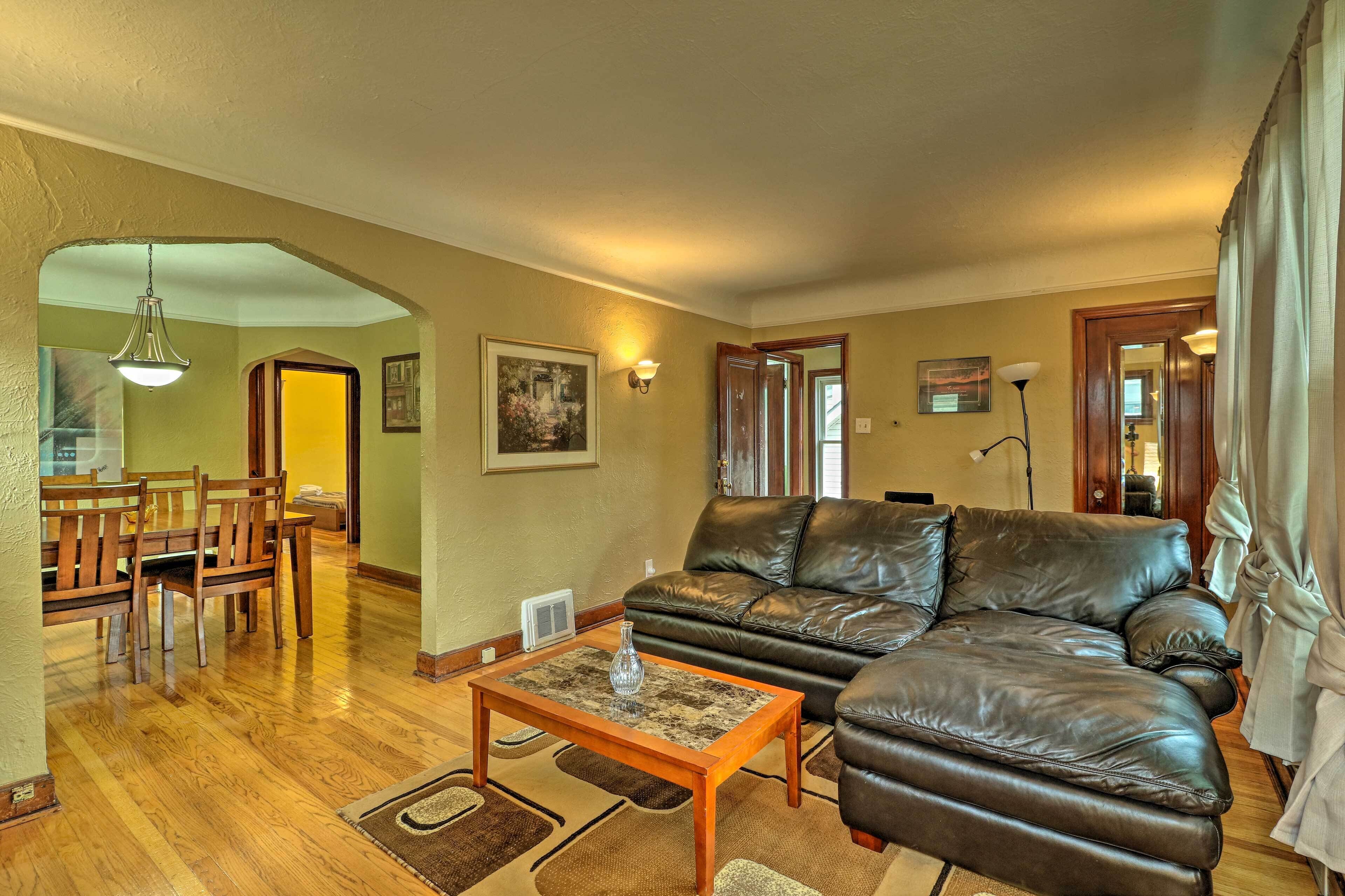 Cozy Duplex: Half Mi to Magic Bag & Woodward Ave!