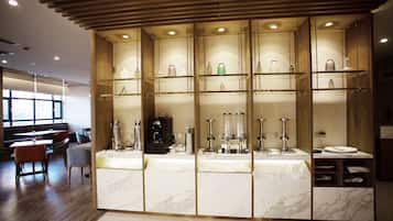 Daily self-serve breakfast (CNY 15 per person)