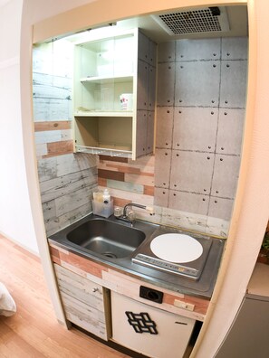 아파트 (403) | 전용 간이 주방 | 냉장고, 전자레인지, 쿡탑, 조리 도구/접시/주방 기구