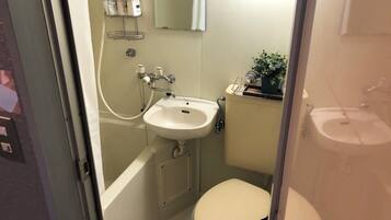 208 | Bathroom | Combined shower/tub, hair dryer, slippers, towels