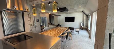 Appartement Penthouse de base | Aire de séjour | Téléviseur à écran plat