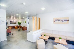 Lobby sitting area - City Hostel Geneva (Geneva)