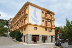 Front of property - Moustakis Hotel (Kefalonia)