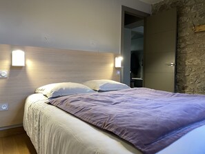 3 habitaciones, tabla de planchar con plancha y wifi gratis 