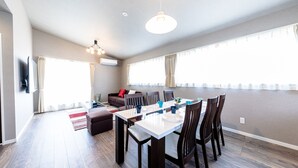 Nhà (Private Vacation Home) | Phòng ăn