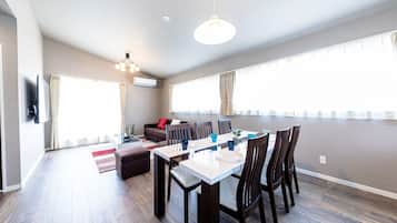 Private Vacation Home | Dining room