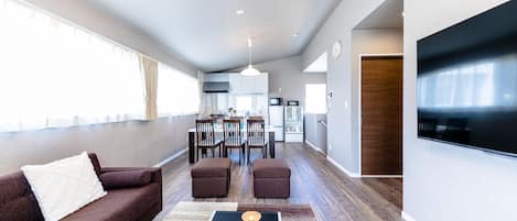 Private Vacation Home | Living room