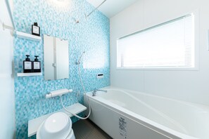 Private Vacation Home | Bathroom | Separate tub and shower, hair dryer, bidet, towels - Bon Moment A (Fujikawaguchiko)