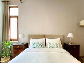 4 habitaciones, tabla de planchar con plancha, wifi y ropa de cama