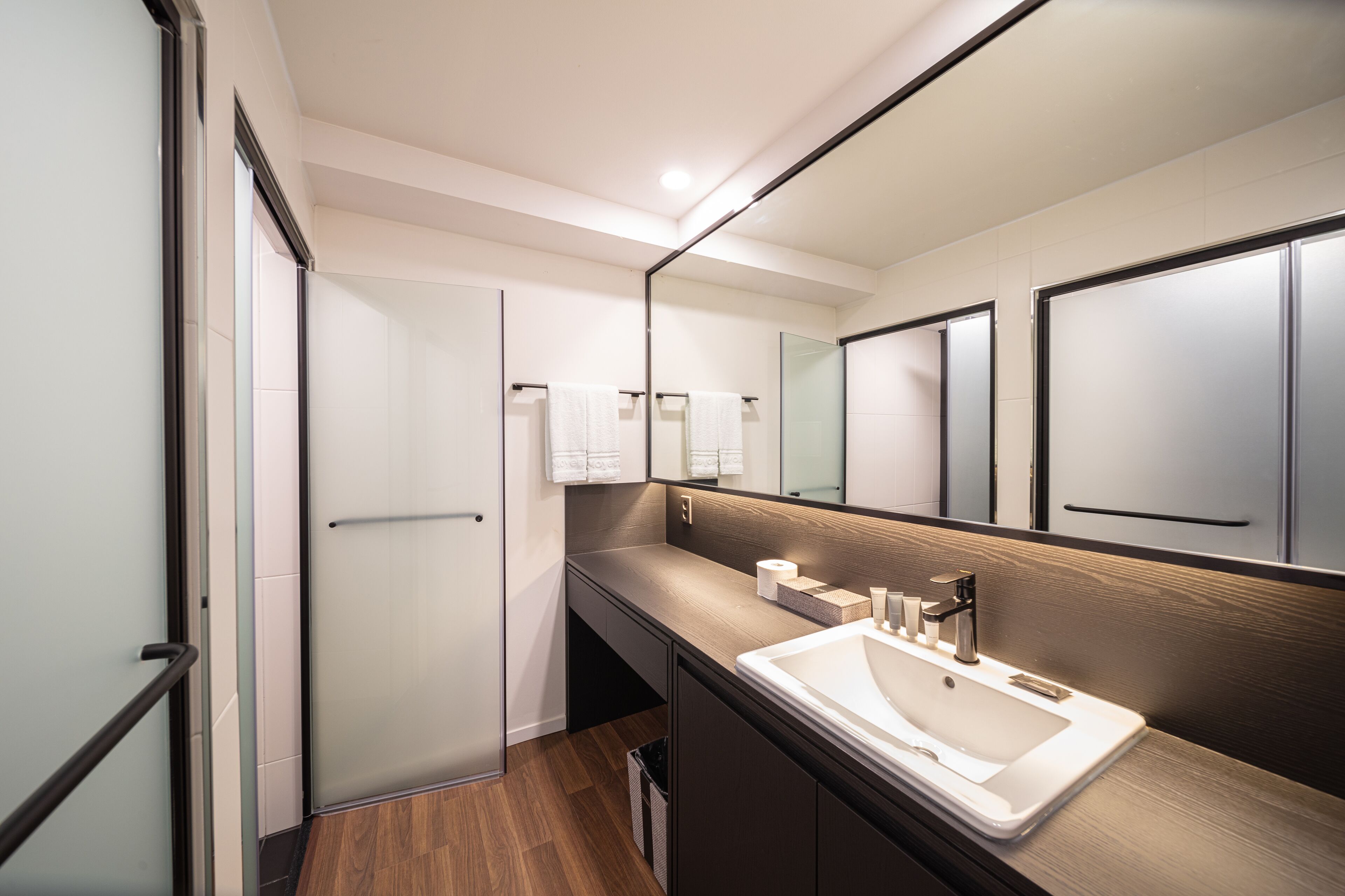 moyen suite | 1 bedroom, free wifi, bed sheets