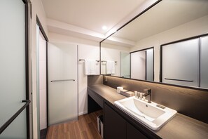 Moyen Suite | Wi-Fi gratis dan seprai linen