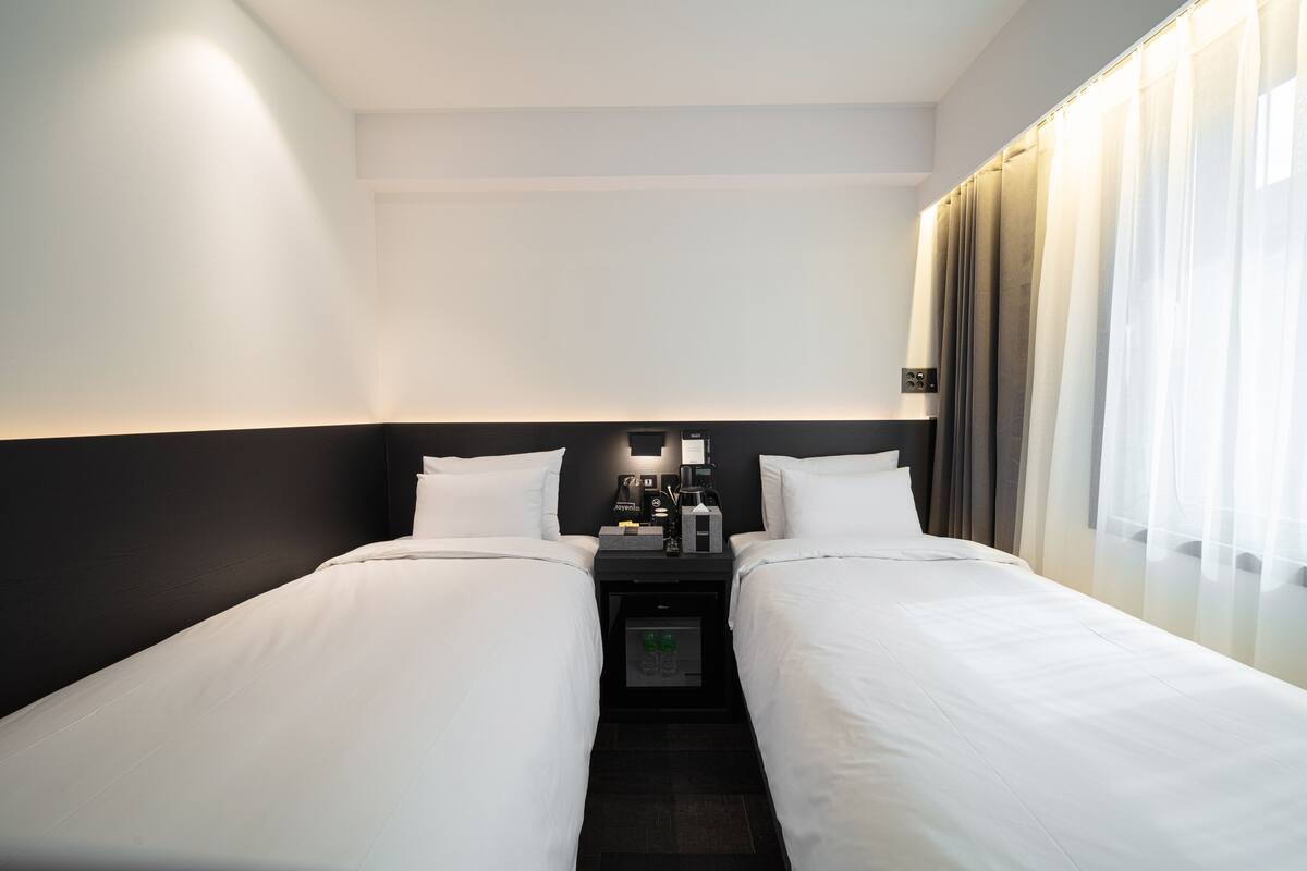 compact twin | 1 bedroom, free wifi, bed sheets