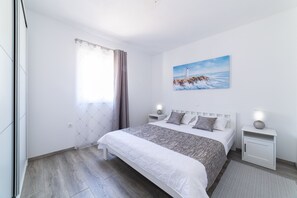 4 soverom, safe på rommet, strykejern/-brett og wi-fi