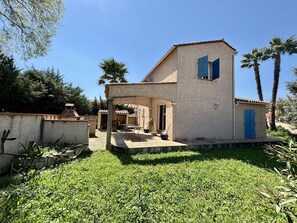 Exterior - Spacious Villa in Argelès: 3 Bedrooms, Baby Equipment, Garden, Terrace, Garage (Argelès-sur-Mer)