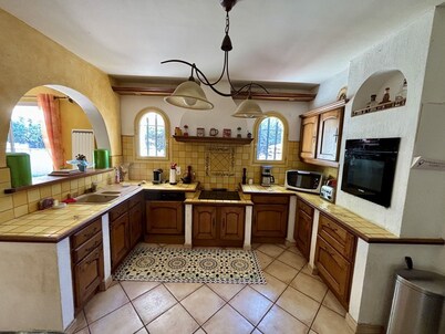 Spacious Villa in Argelès: 3 Bedrooms, Baby Equipment, Garden, Terrace, Garage