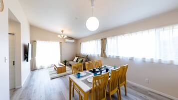 Private Vacation Home | Dining room