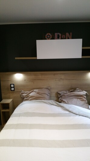 3 bedrooms, WiFi - 3-bedroom lakeside cottage (Mont-prés-Chambord)