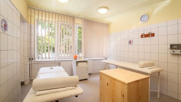 Sauna, baño de vapor, tratamientos corporales y baños de barro