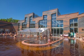 2 piscine coperte, piscina all'aperto, lettini
