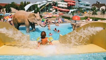 2 piscinas internas, piscina externa, espreguiçadeiras