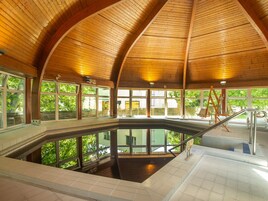 2 indoor pools, outdoor pool, sun loungers