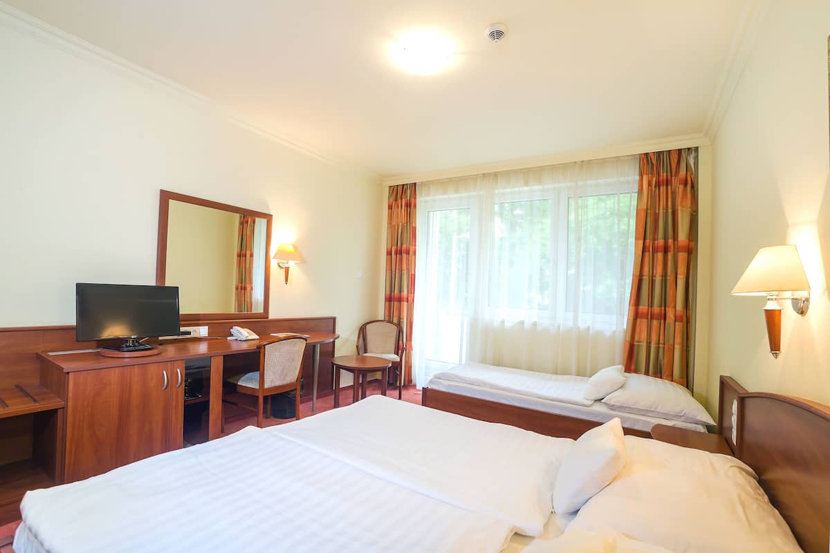 Classic Triple Room, Balcony