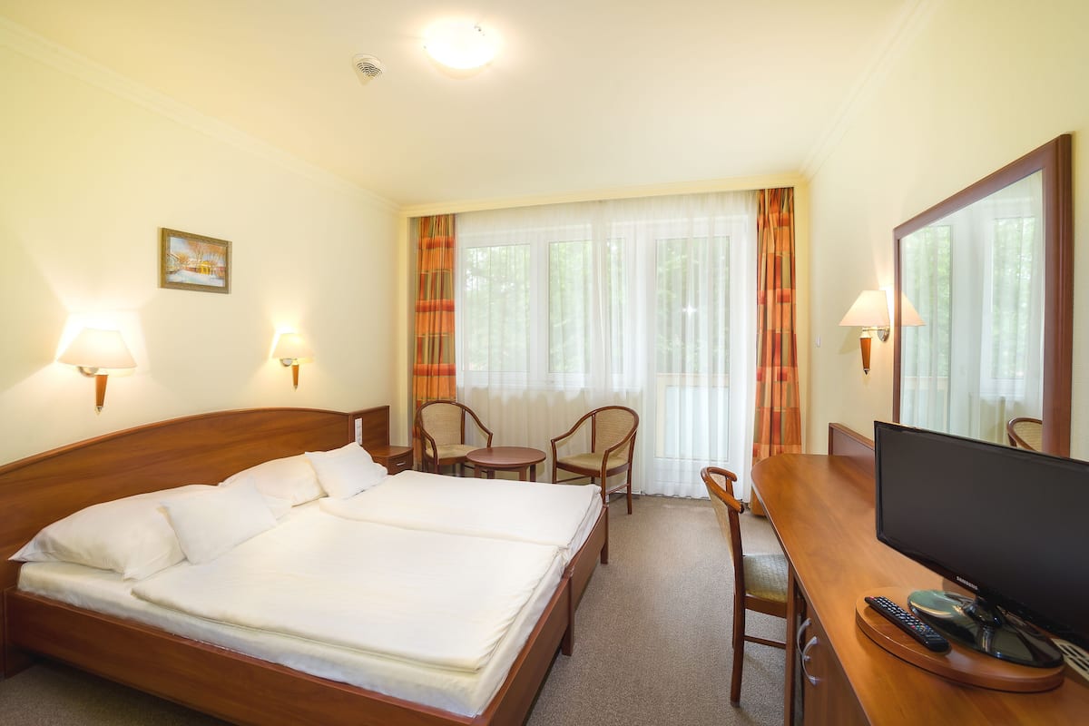 Minibar, in-room safe, desk, blackout curtains