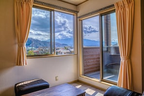 独立别墅 (Private Vacation Home) | 客厅 | 平板电视、Netflix、流媒体服务