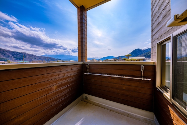 Rumah (Private Vacation Home) | Balkon