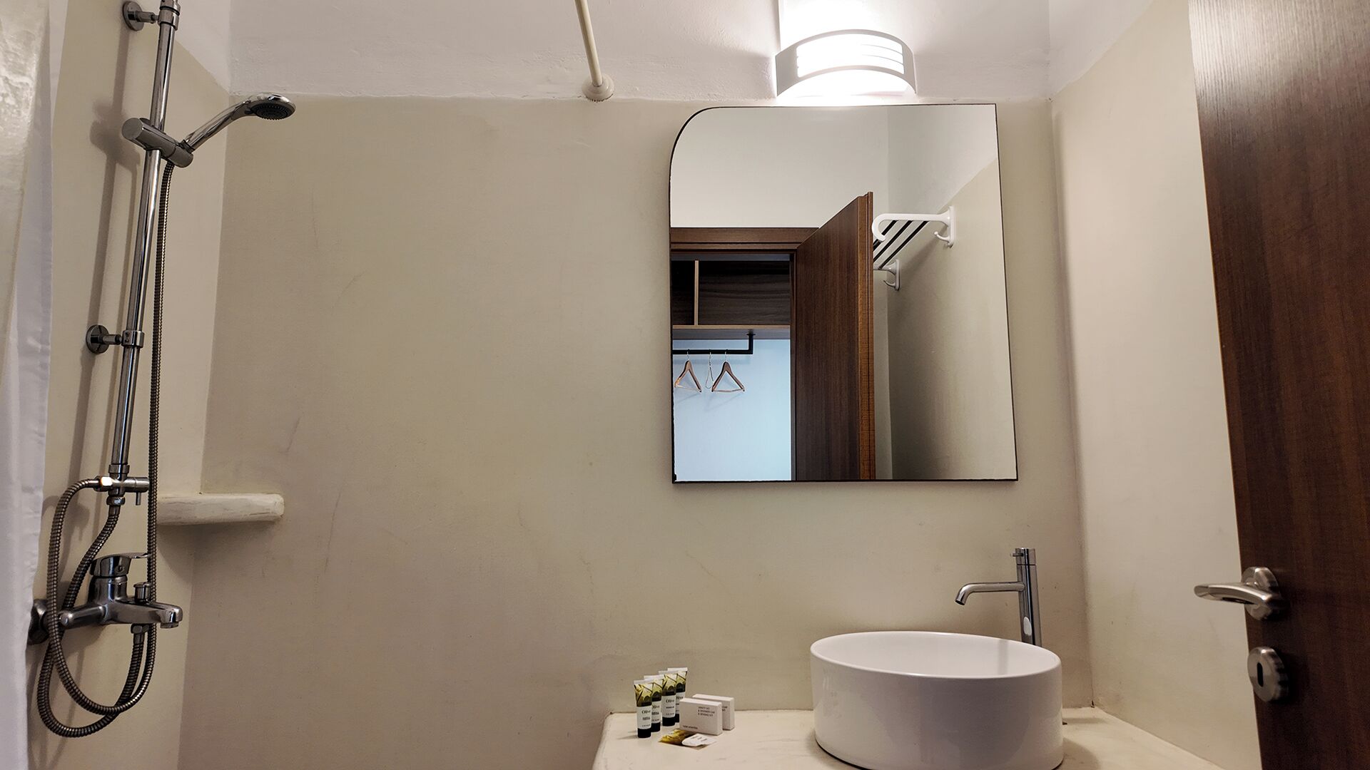 shower, towels, soap, shampoo