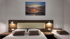 Soundproofing, free WiFi, bed sheets - Hotel Santorini (Santorini)