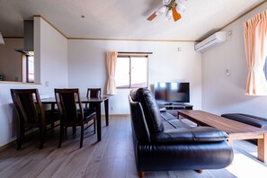 Private Vacation Home | Living area