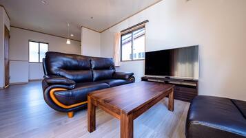 Private Vacation Home | Living room
