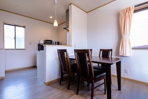 Private Vacation Home | Dining room