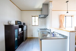 Private Vacation Home | Private kitchenette