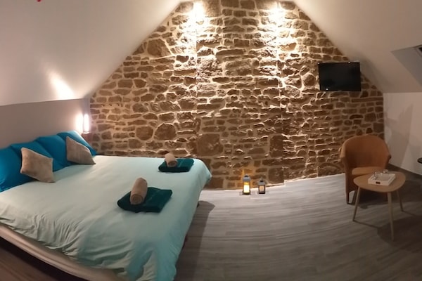 2 habitaciones, tabla de planchar con plancha y ropa de cama