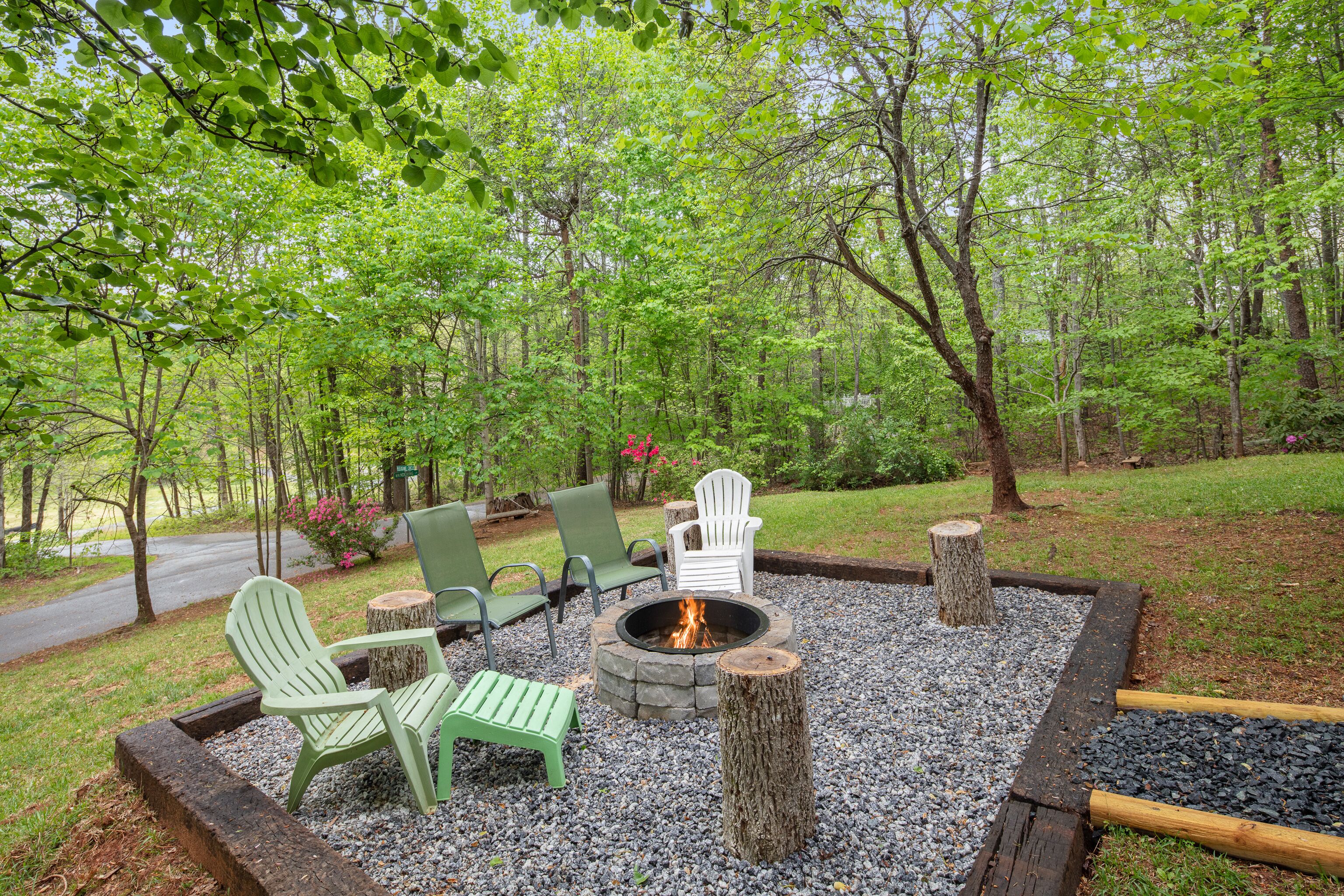 Wander Inn - Mr Lake Lure Vacation Rentals
