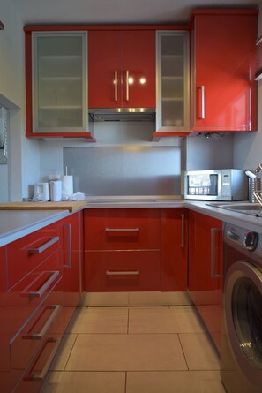 Fridge, microwave, stovetop, coffee/tea maker