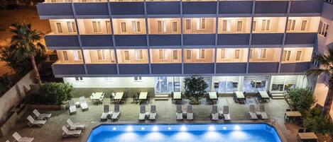 Piscine extérieure (ouverte en saison)