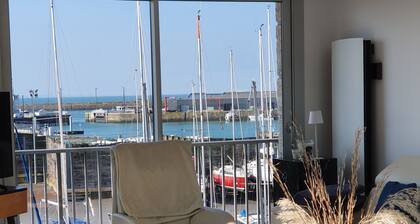 Appartement lumineux avec vue panoramique sur port, mer et centre historique