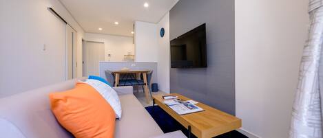 Maison (Private Vacation Home) | Salle de séjour | Télévision à écran plat