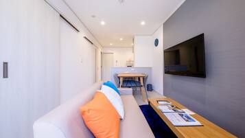 Private Vacation Home | Living room | Flat-screen TV